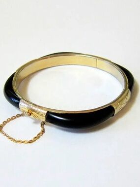 Mid Century Modern Vermeil over Sterling Black Onyx Engraved Bangle Bracelet 7”